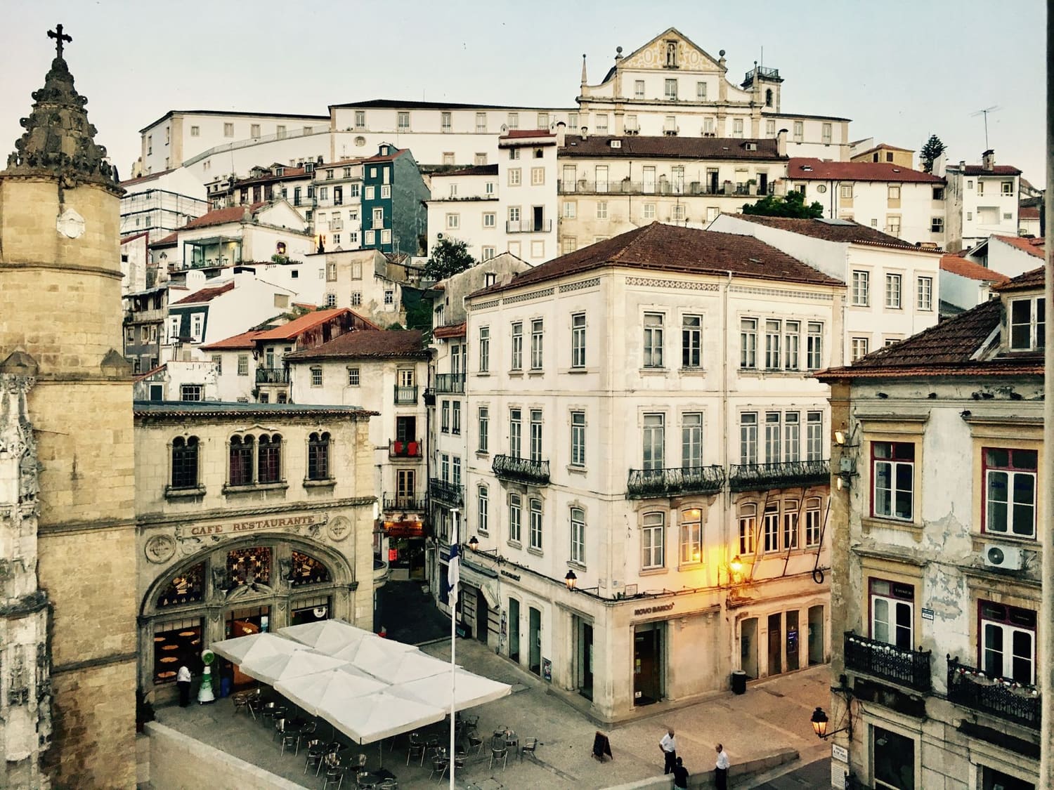 Ruas antigas do centro histórico de Coimbra